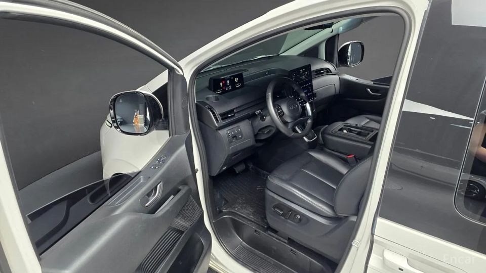 Hyundai Staria