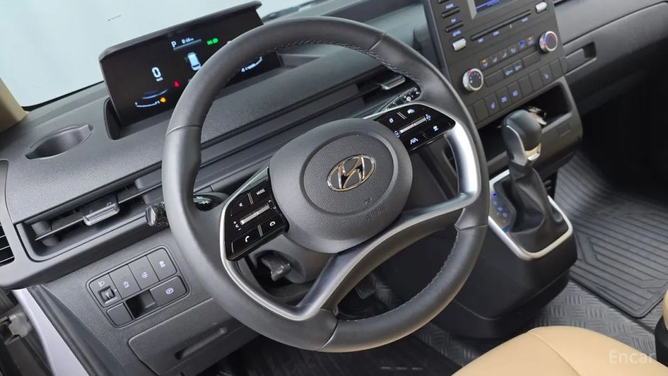 Hyundai Staria