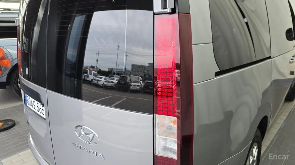 Hyundai Staria