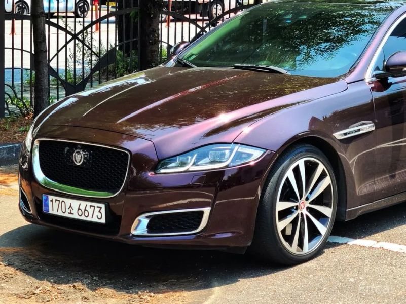 Jaguar XJ