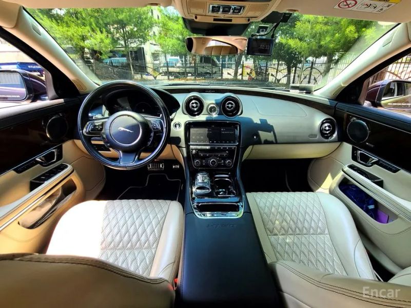 Jaguar XJ