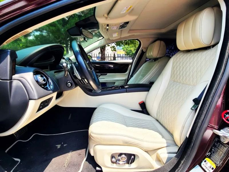 Jaguar XJ