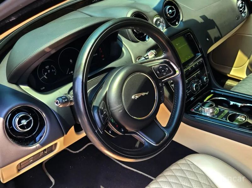 Jaguar XJ