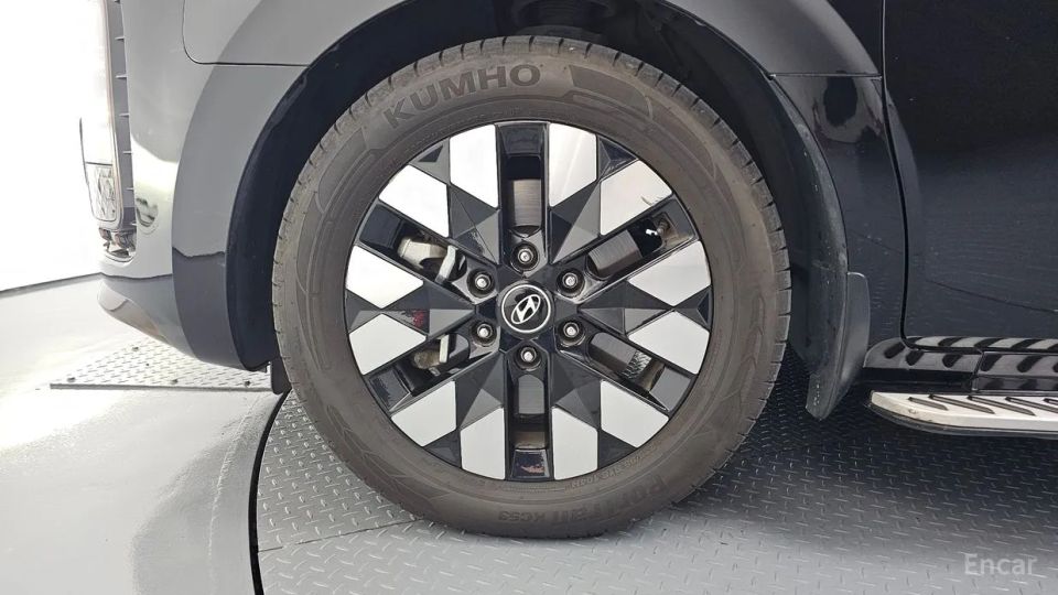 Hyundai Staria
