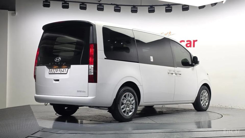 Hyundai Staria