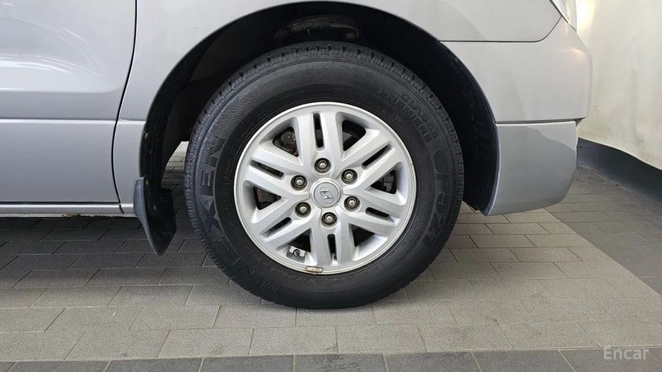 Hyundai Starex