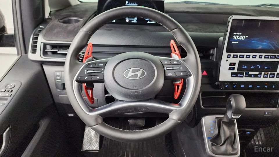 Hyundai Staria