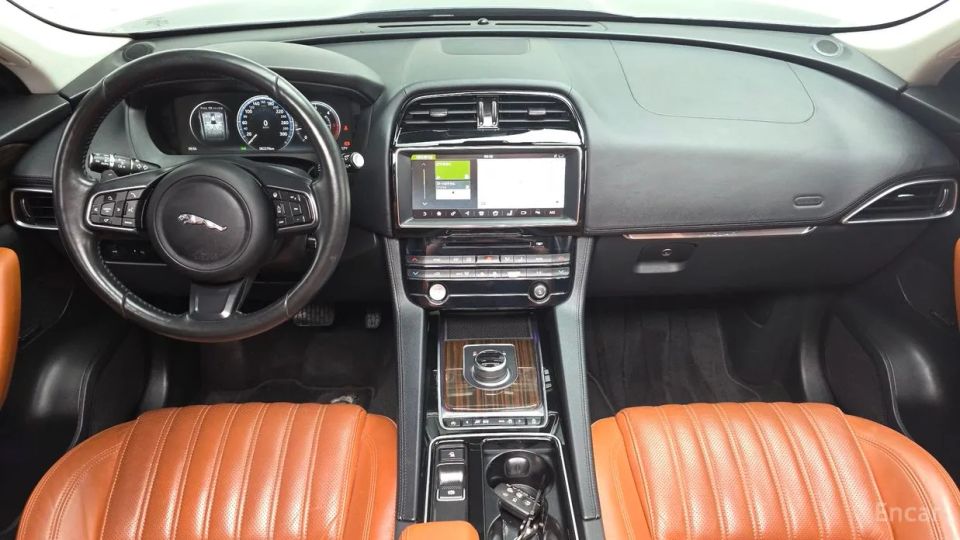Jaguar F-PACE