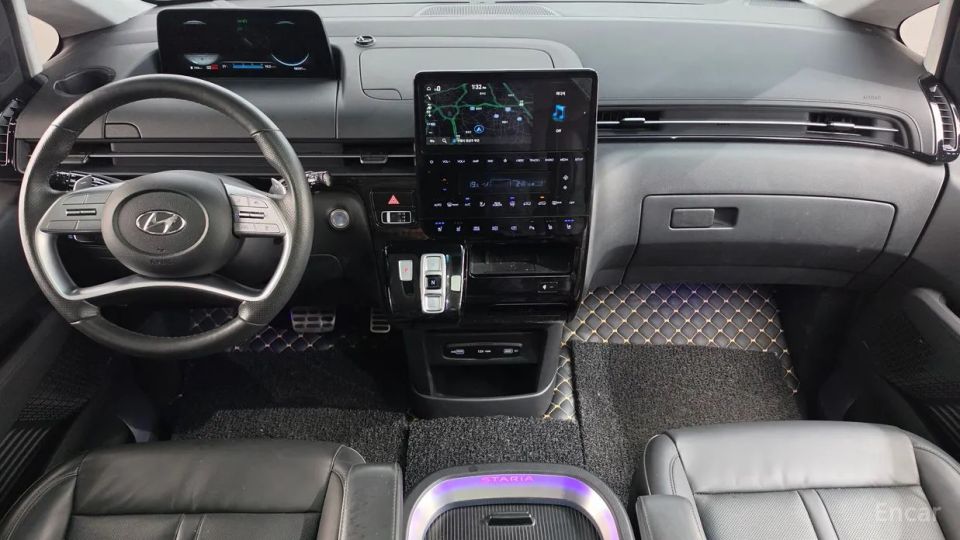 Hyundai Staria