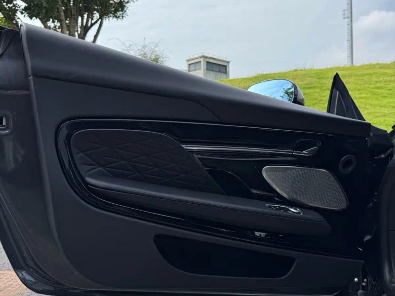 Aston-martin db