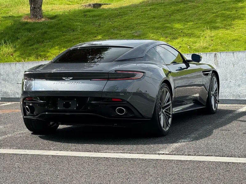 Aston-martin db