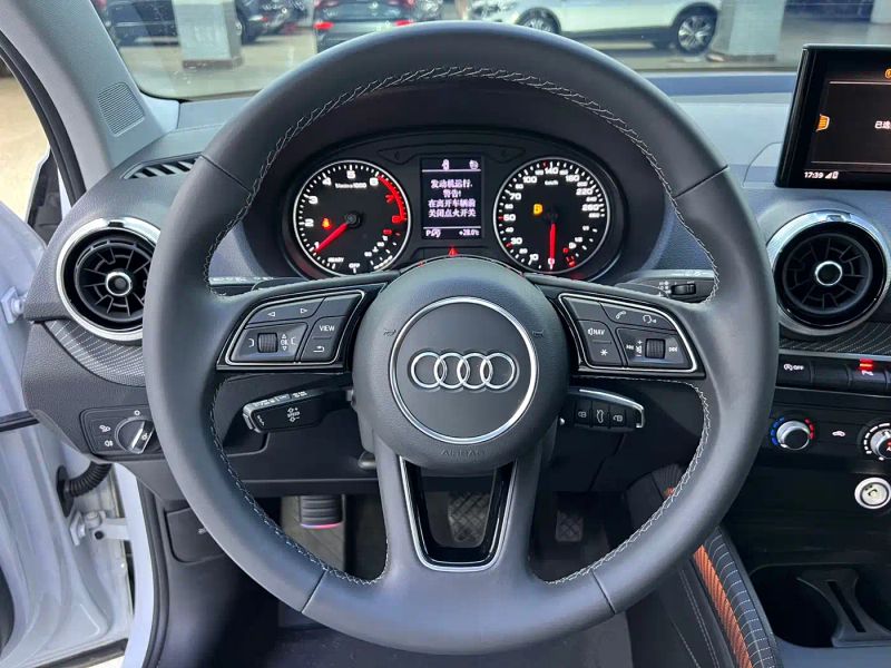 Audi q2l