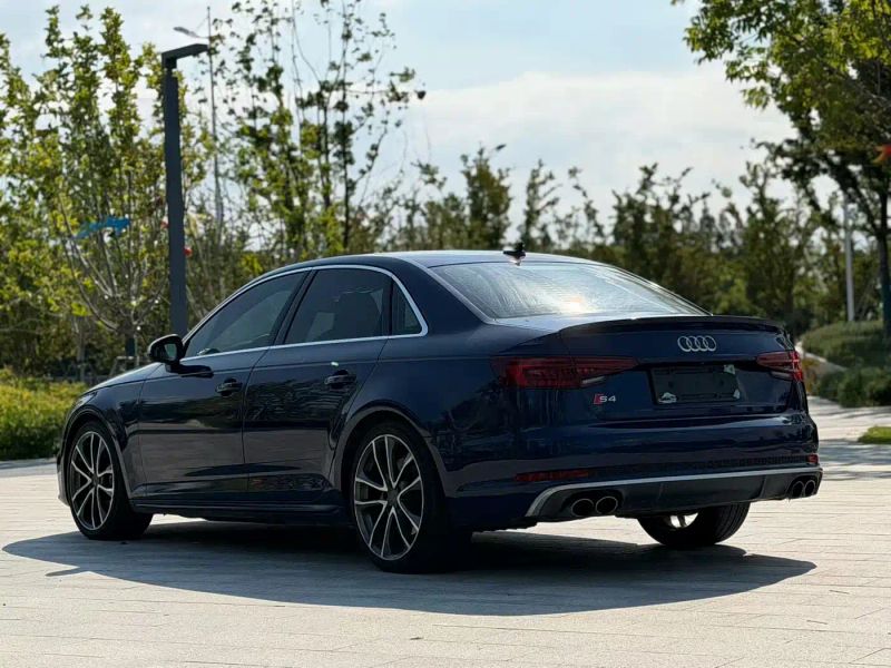 Audi s