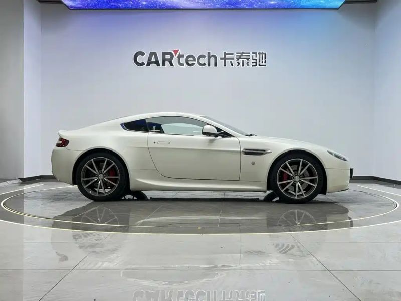 Aston-martin vantage