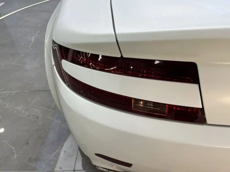 Aston-martin vantage