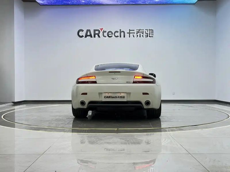 Aston-martin vantage
