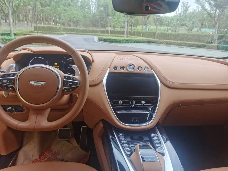 Aston-martin dbx