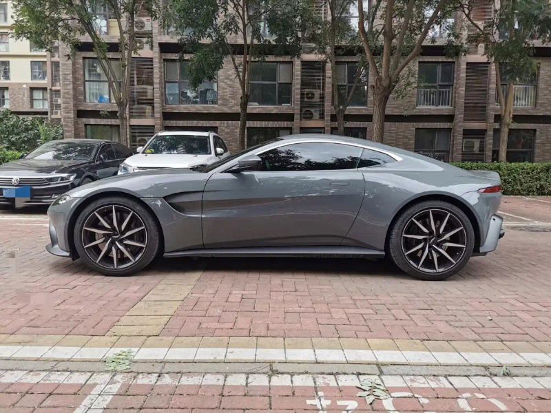 Aston-martin vantage