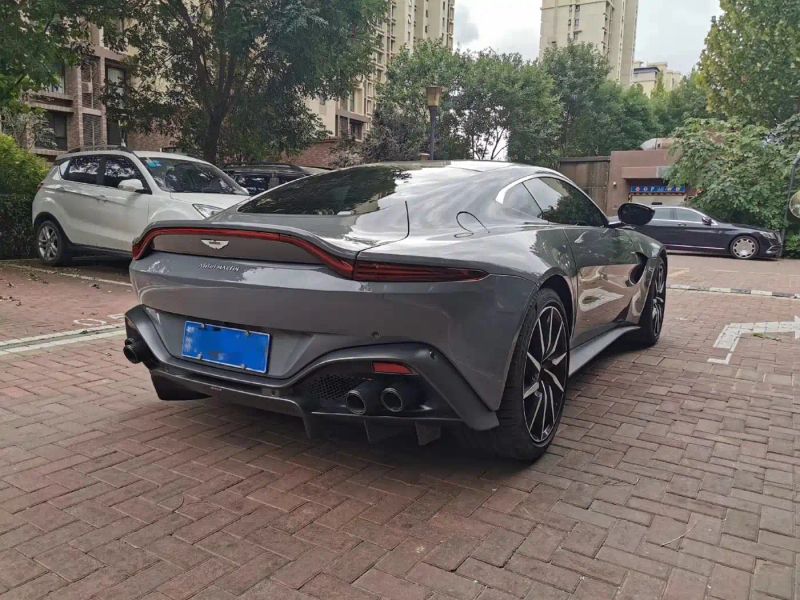 Aston-martin vantage