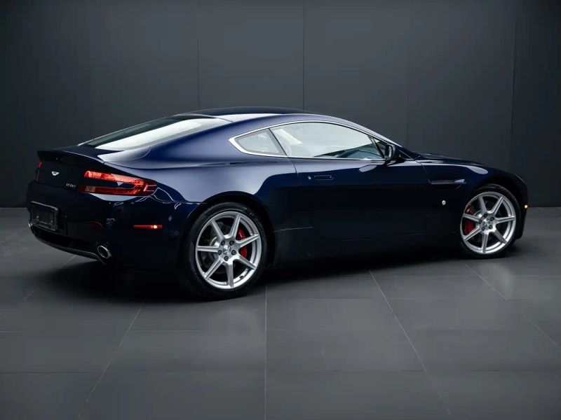 Aston-martin v8_vantage