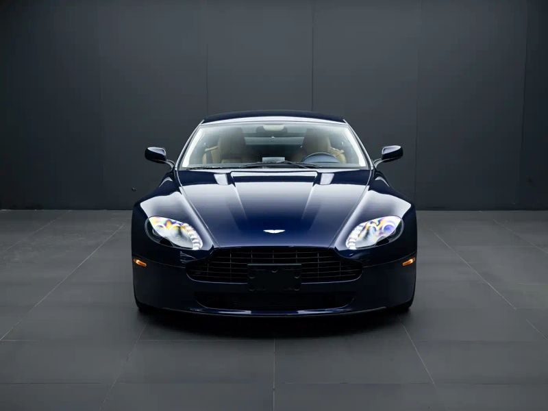 Aston-martin v8_vantage