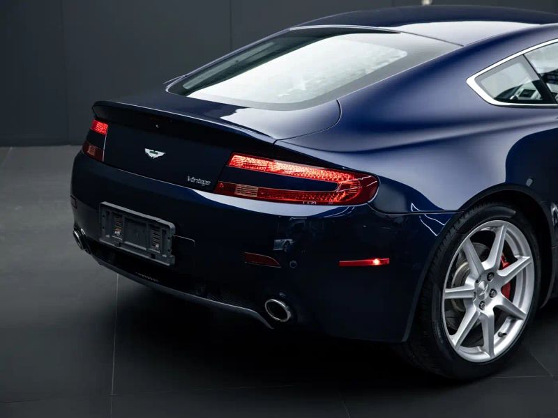 Aston-martin v8_vantage