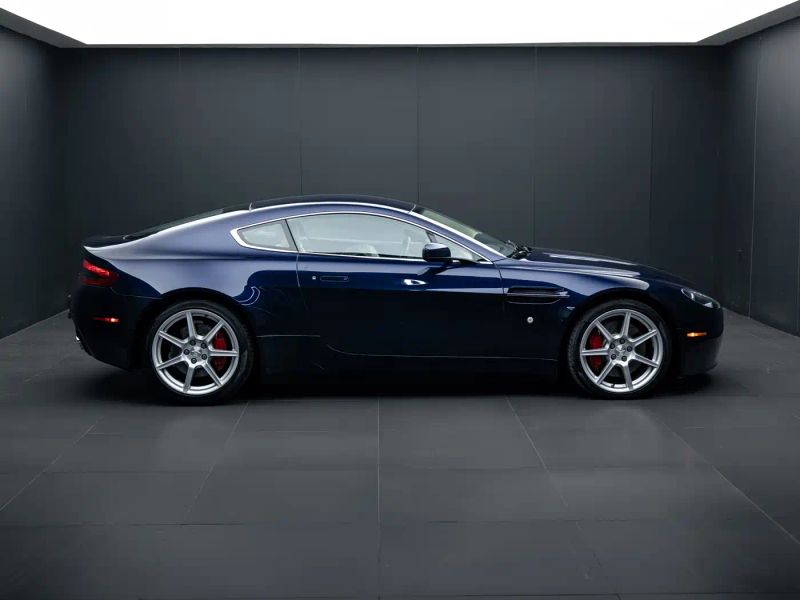 Aston-martin v8_vantage