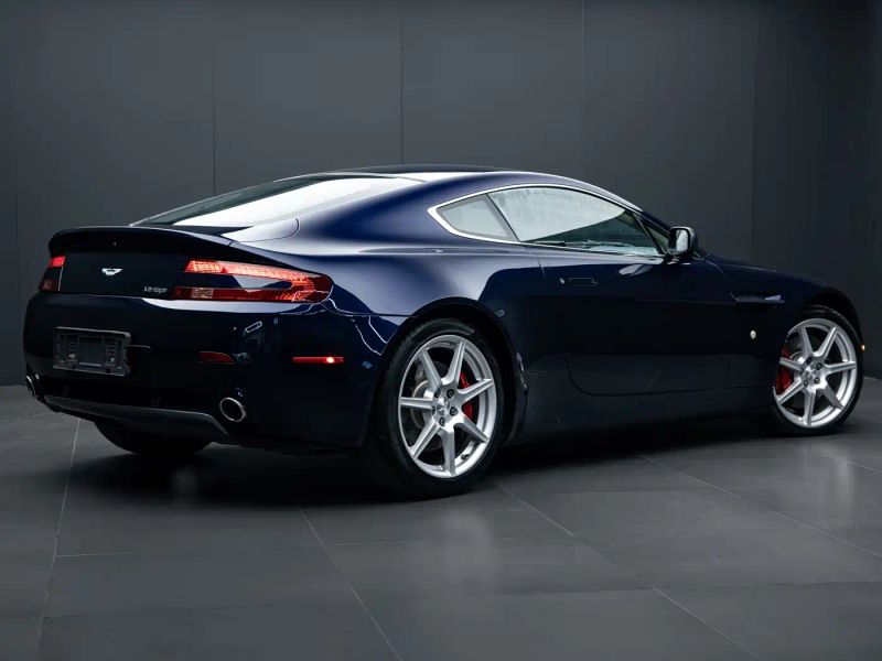 Aston-martin v8_vantage