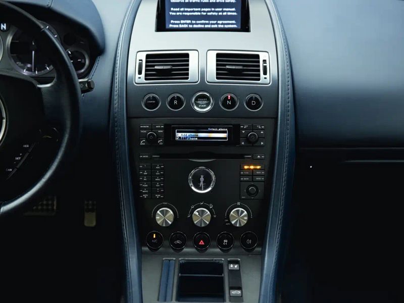 Aston-martin v8_vantage