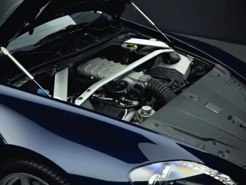 Aston-martin v8_vantage