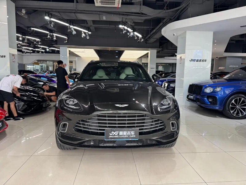 Aston-martin dbx