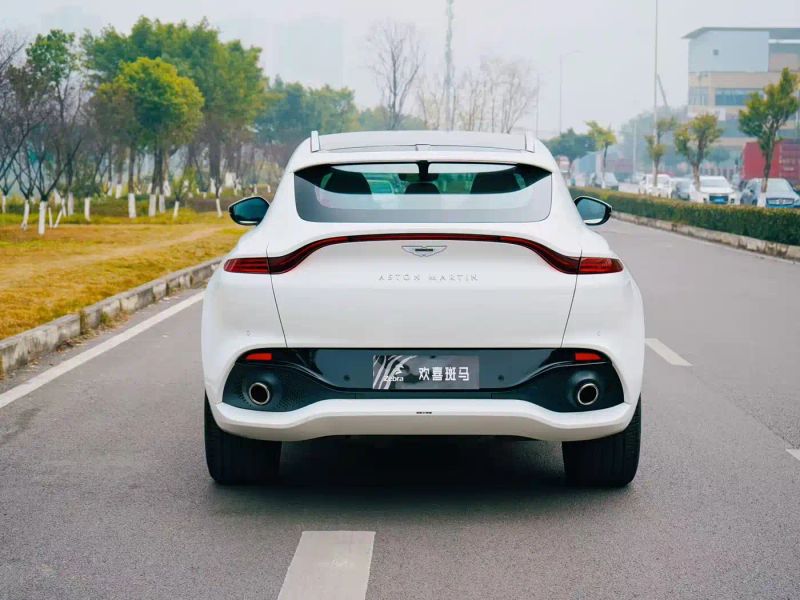 Aston-martin dbx