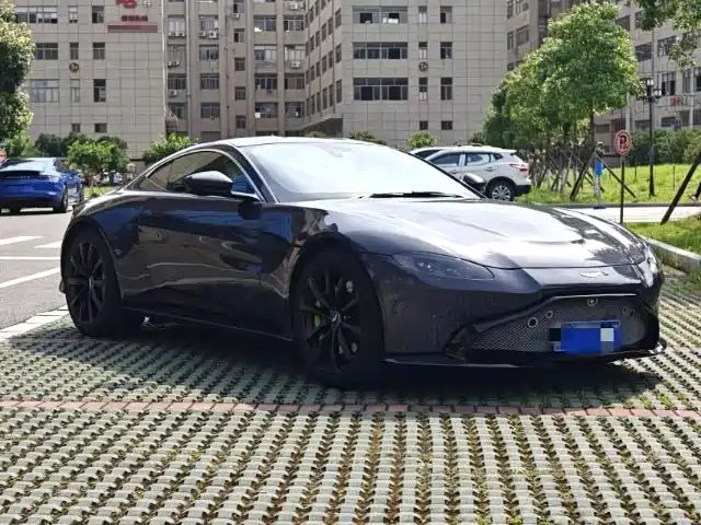 Aston-martin vantage
