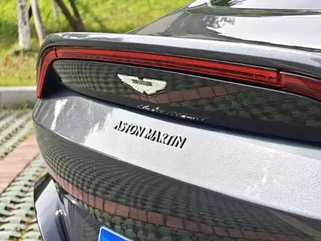 Aston-martin vantage