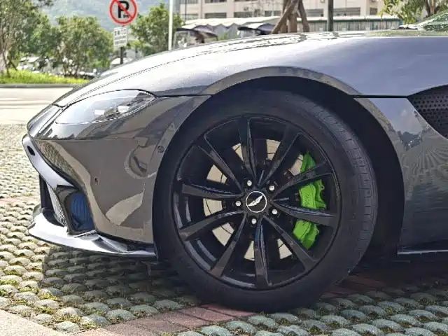 Aston-martin vantage