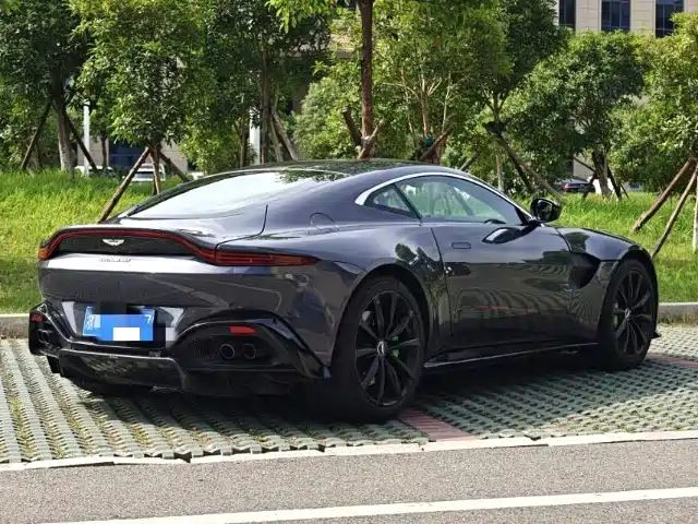 Aston-martin vantage