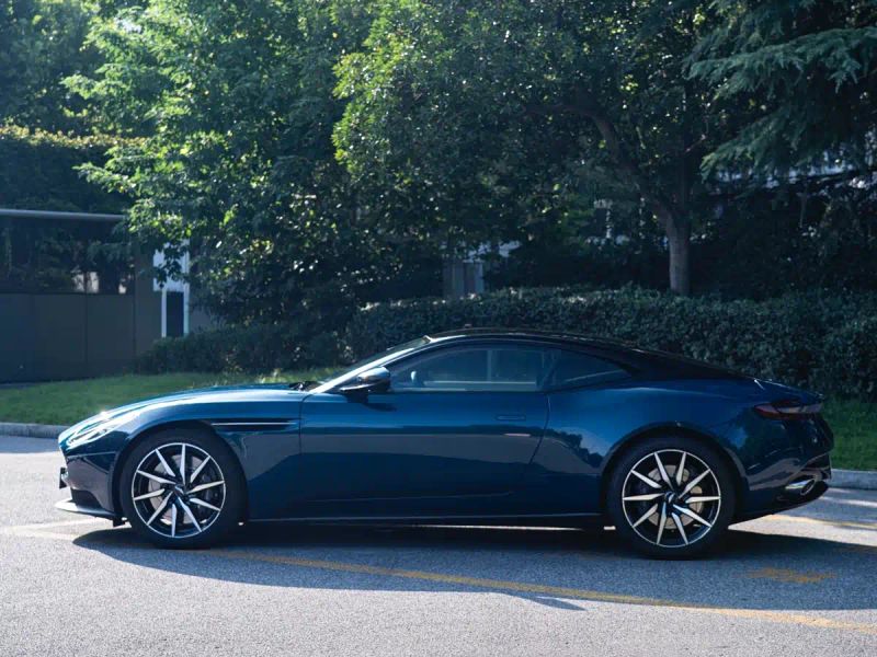 Aston-martin db