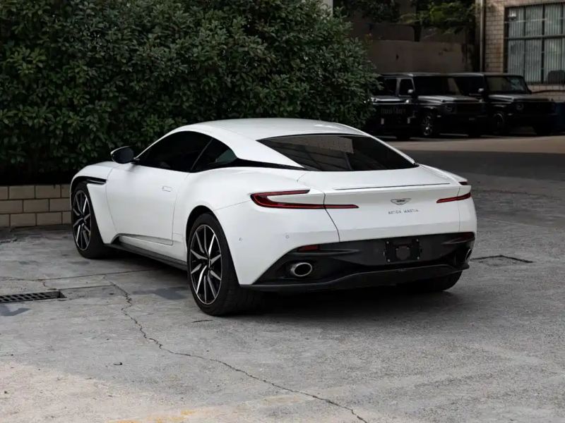 Aston-martin db