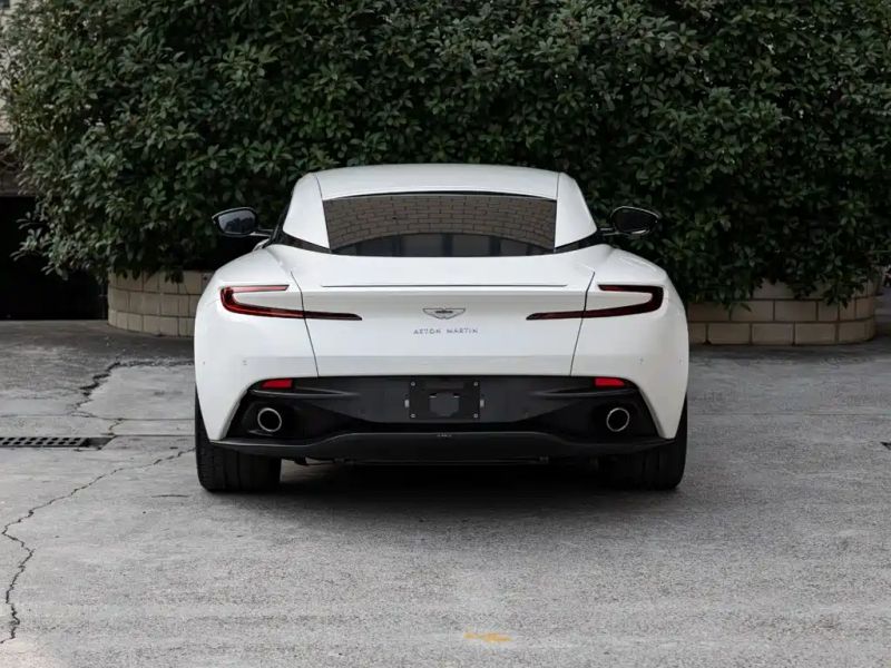 Aston-martin db