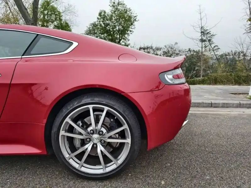 Aston-martin vantage