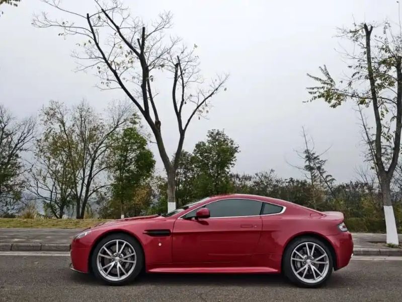 Aston-martin vantage
