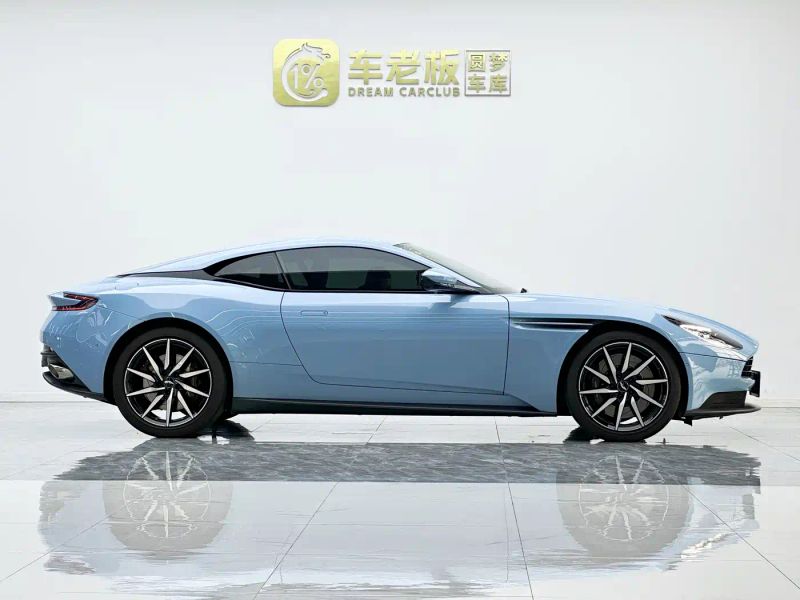 Aston-martin db