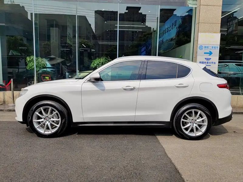 giulia stelvio