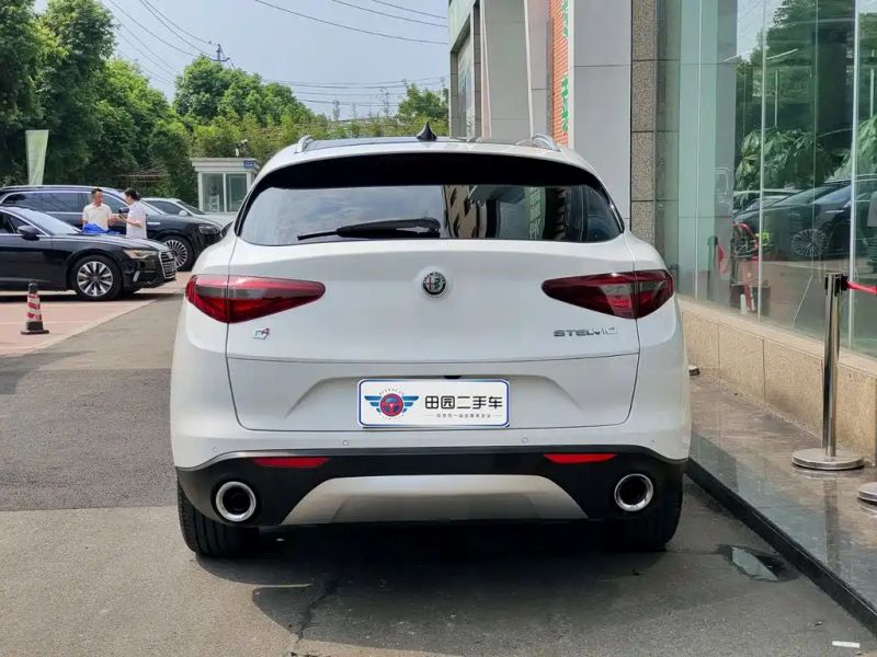 giulia stelvio