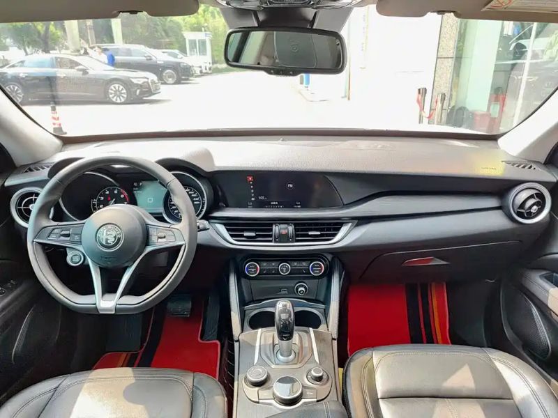 giulia stelvio