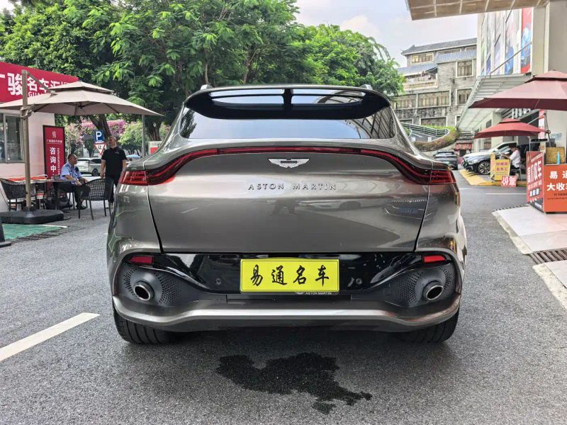Aston-martin dbx