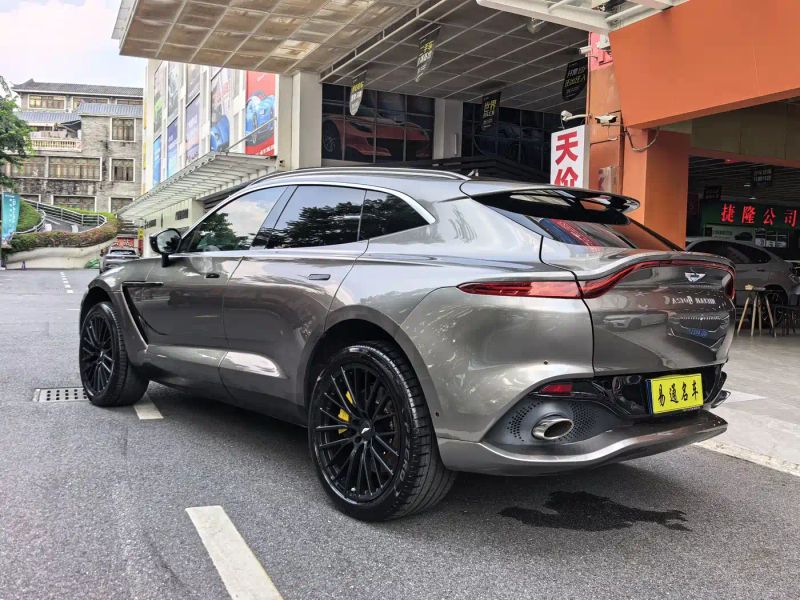 Aston-martin dbx