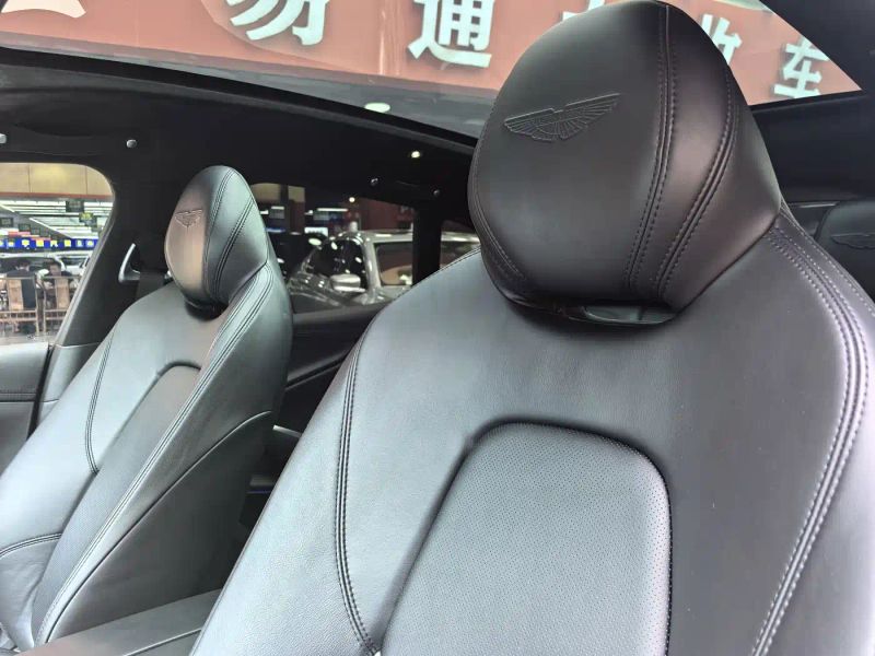 Aston-martin dbx