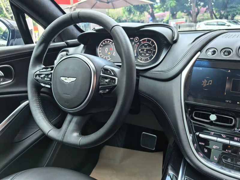 Aston-martin dbx