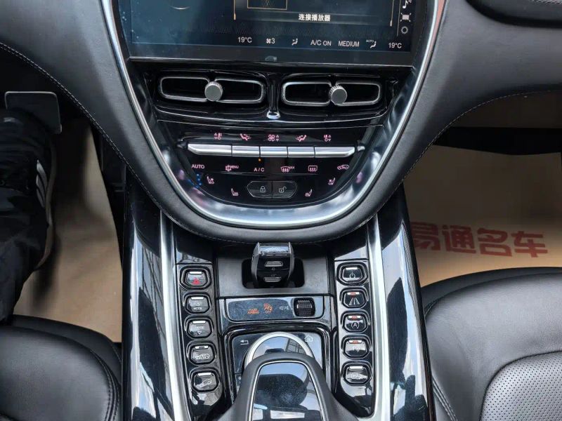 Aston-martin dbx